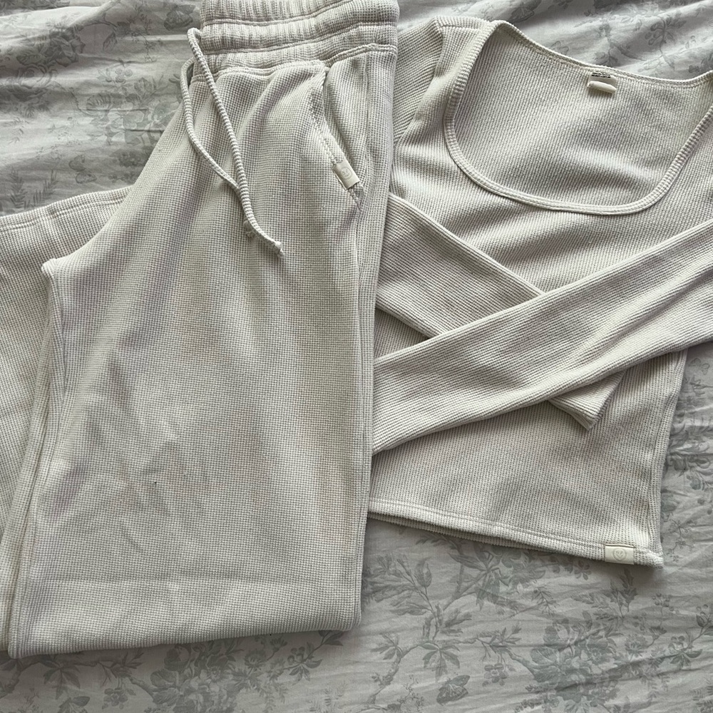 SOLD‼️Cream Ribbed Lounge Set